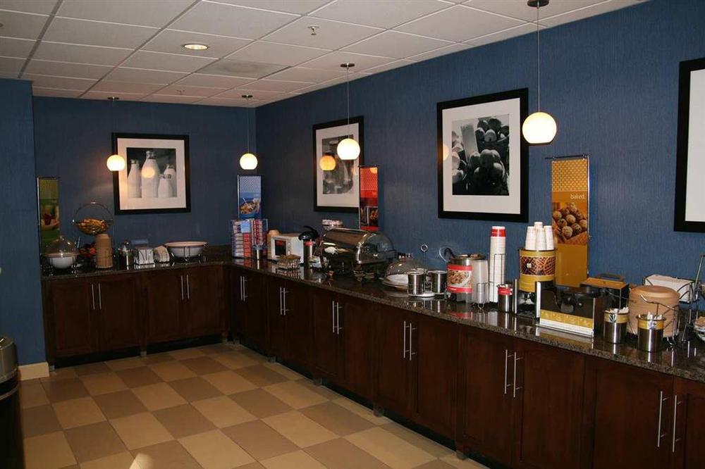 Hampton Inn Salem East - Electric Road Ресторант снимка