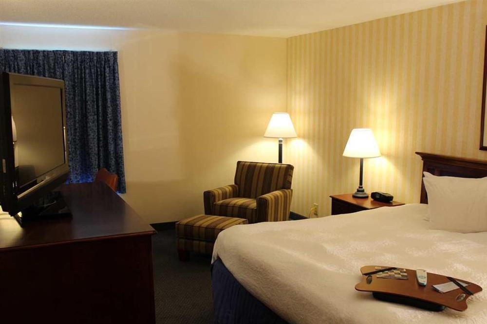 Hampton Inn Salem East - Electric Road Стая снимка